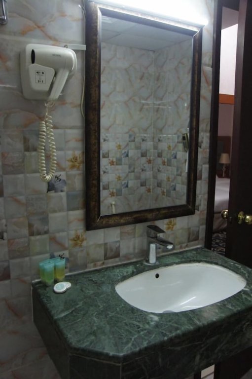 Дубай: Three 888 Hotel