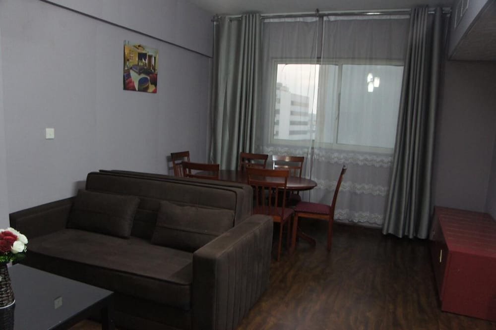Дубай: Three 888 Hotel