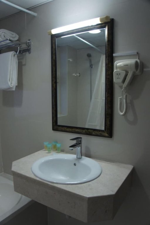 Дубай: Three 888 Hotel