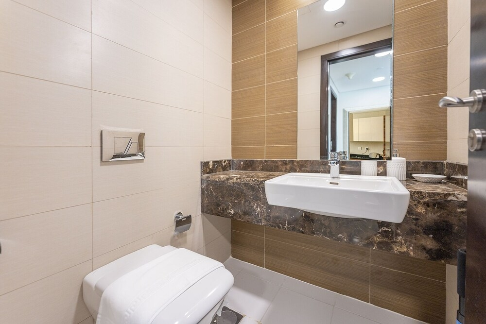 Дубай: Homesgetaway - 1BR Sparkle Tower 2