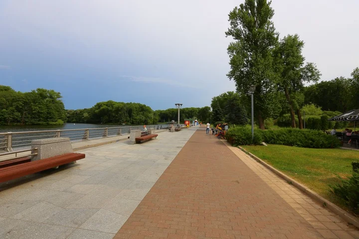 Минск: Апартаменты Тарханова Дом 13