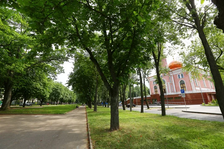 Минск: Апартаменты Тарханова Дом 13
