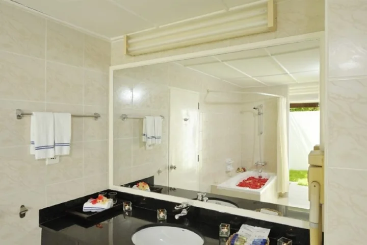 Диффуши: Holiday Island Resort & Spa