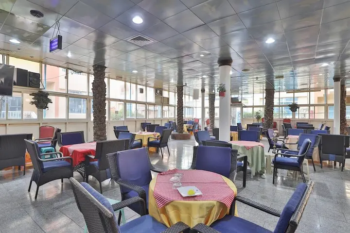 Аджман: Waves Hotel Ajman