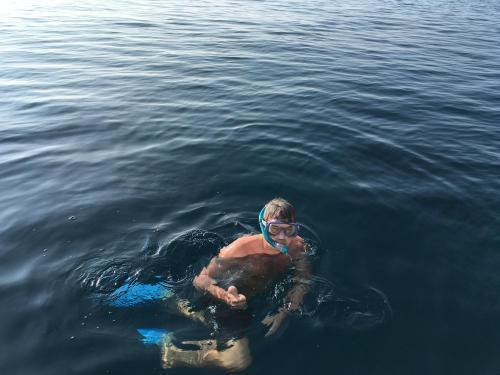 Атолл Нууну: Island Host