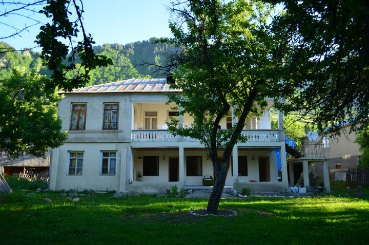 Местиа: Отель Garden House