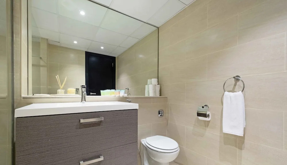 Дубай: LUX  The Yacht View Suite Dubai Marina