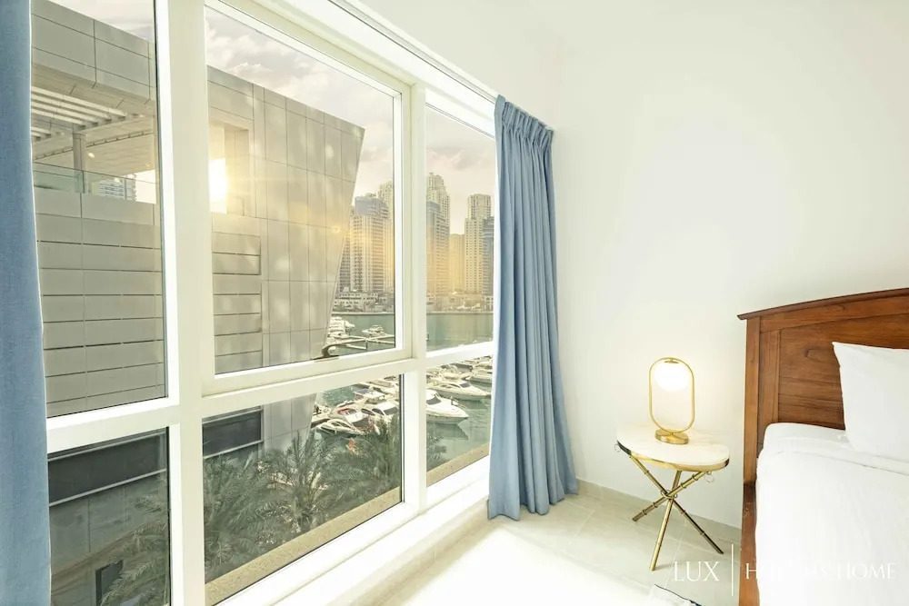 Дубай: LUX  The Yacht View Suite Dubai Marina