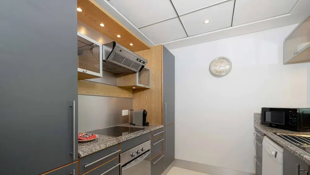 Дубай: LUX  The Yacht View Suite Dubai Marina