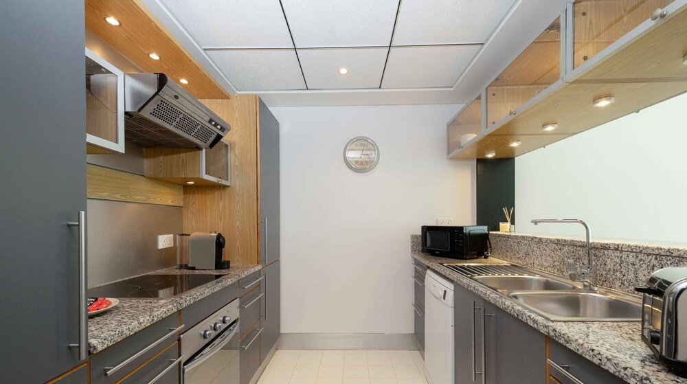 Дубай: LUX  The Yacht View Suite Dubai Marina