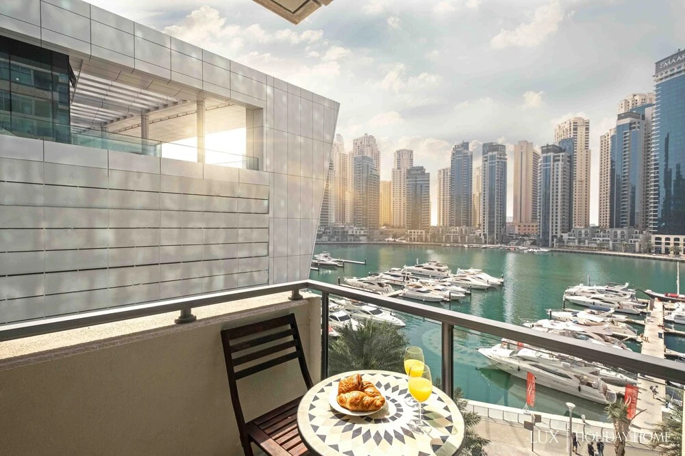 Дубай: LUX  The Yacht View Suite Dubai Marina