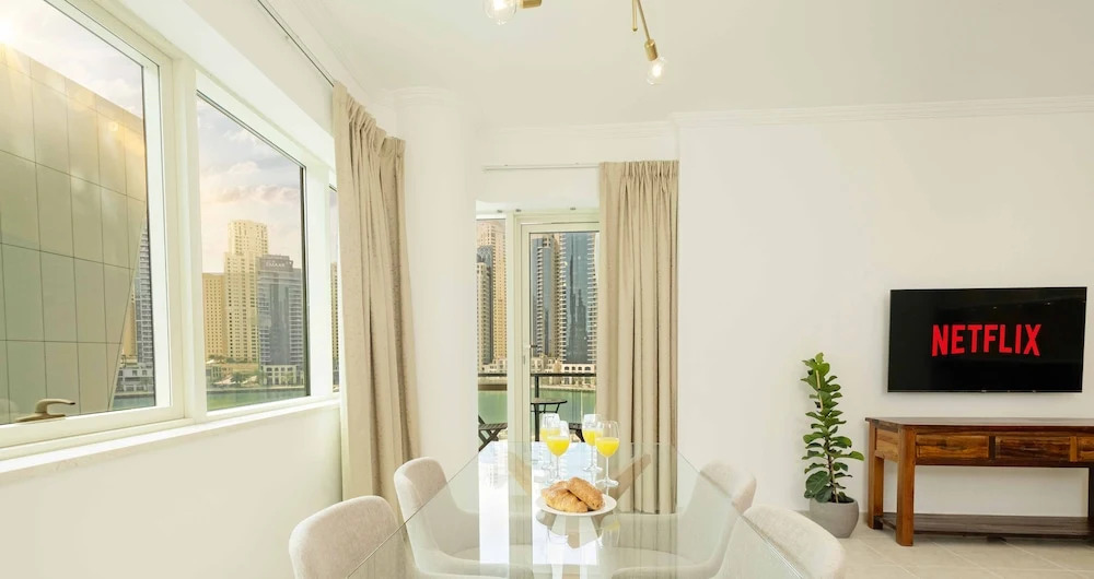 Дубай: LUX  The Yacht View Suite Dubai Marina