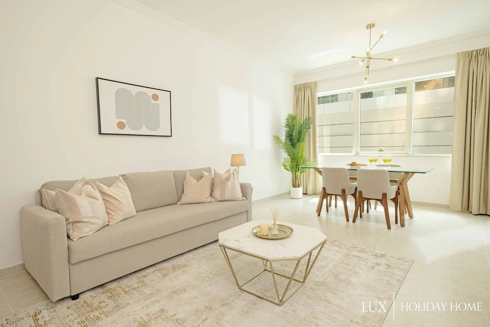 Дубай: LUX  The Yacht View Suite Dubai Marina