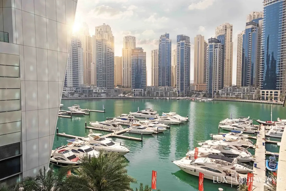 Дубай: LUX  The Yacht View Suite Dubai Marina