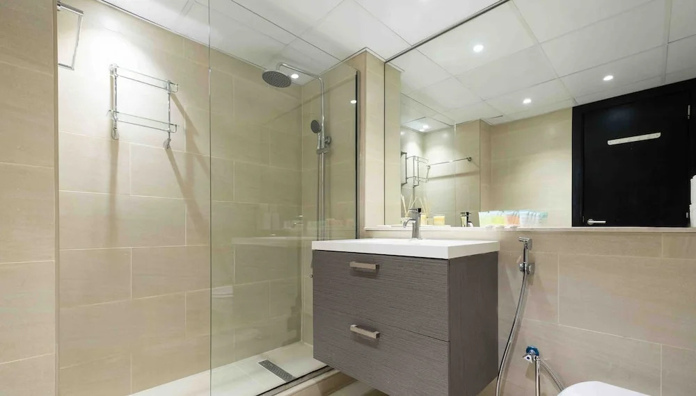Дубай: LUX  The Yacht View Suite Dubai Marina