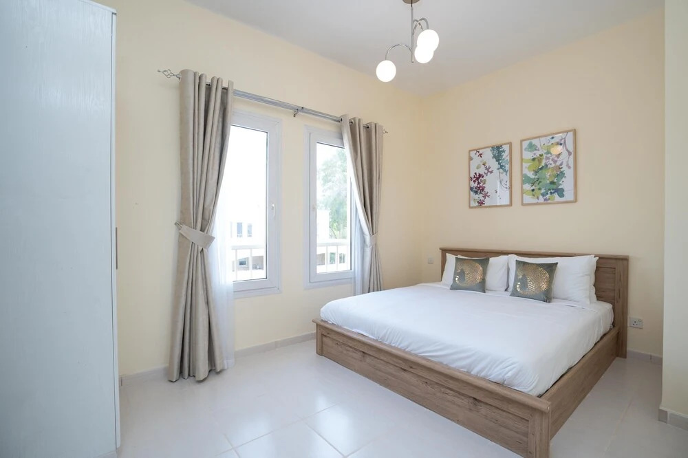 Дубай: Lux BnB The Springs Villa Private Garden