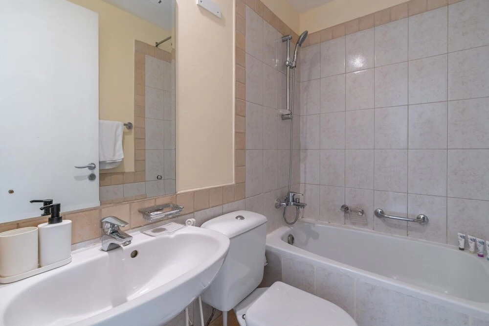 Дубай: Lux BnB The Springs Villa Private Garden