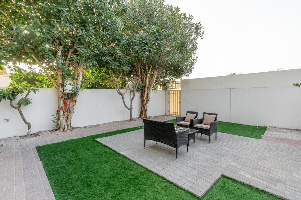 Дубай: Lux BnB The Springs Villa Private Garden