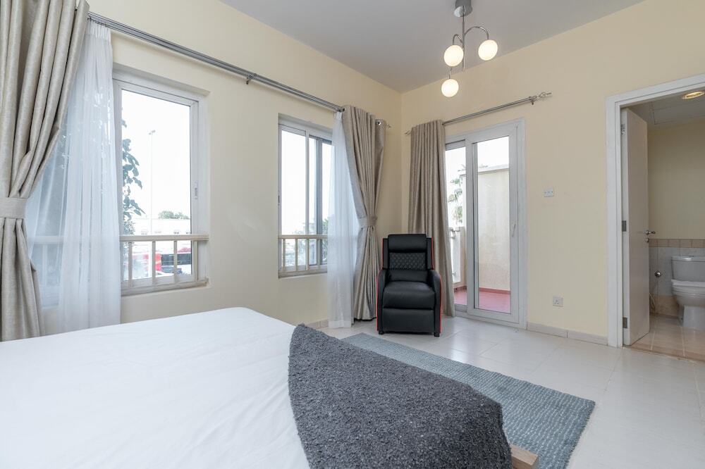Дубай: Lux BnB The Springs Villa Private Garden