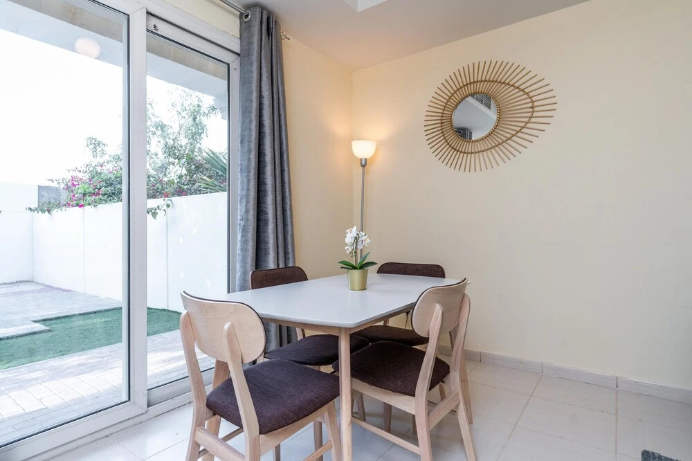Дубай: Lux BnB The Springs Villa Private Garden