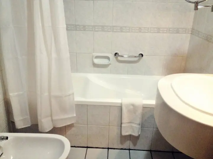 Дубай: California Hotel