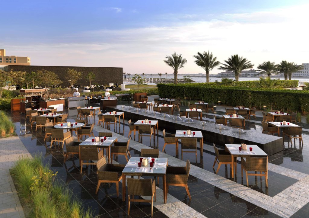 Абу-Даби: Отель Fairmont Bab Al Bahr