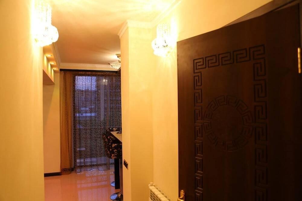 Ереван: Апартаменты Versace Downtown Yerevan