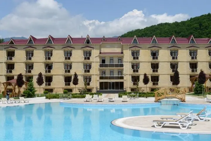 Вандам: Qebele Yeddı Gozel Hotel