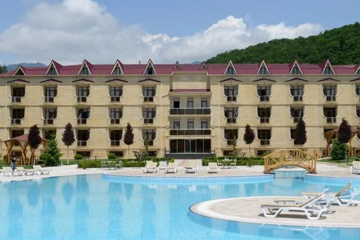 Вандам: Qebele Yeddı Gozel Hotel