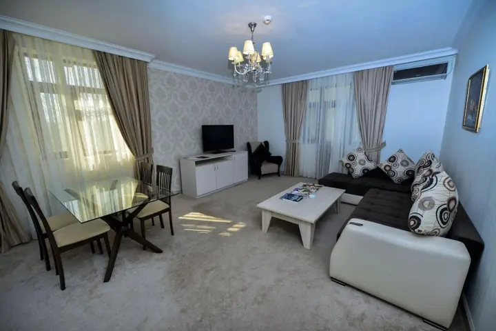 Вандам: Qebele Yeddı Gozel Hotel