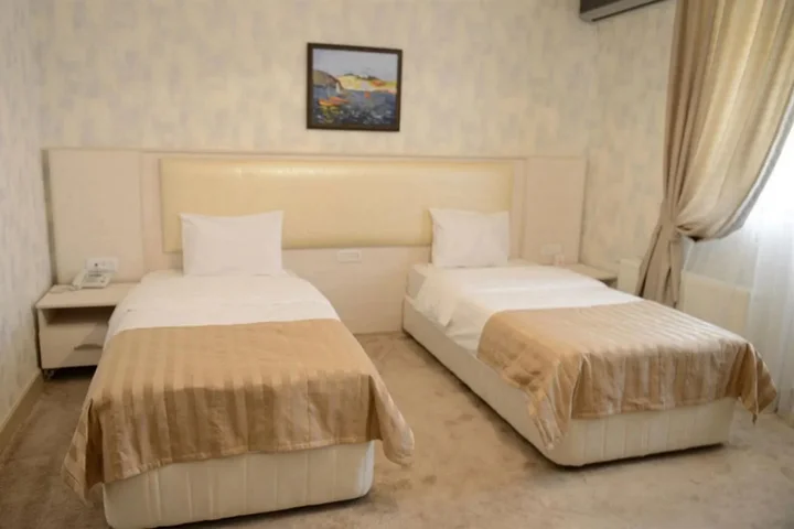 Вандам: Qebele Yeddı Gozel Hotel