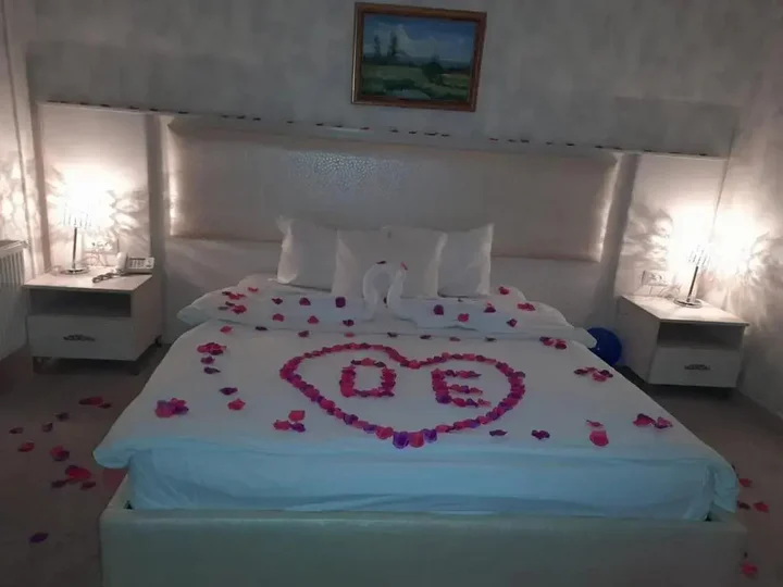 Вандам: Qebele Yeddı Gozel Hotel