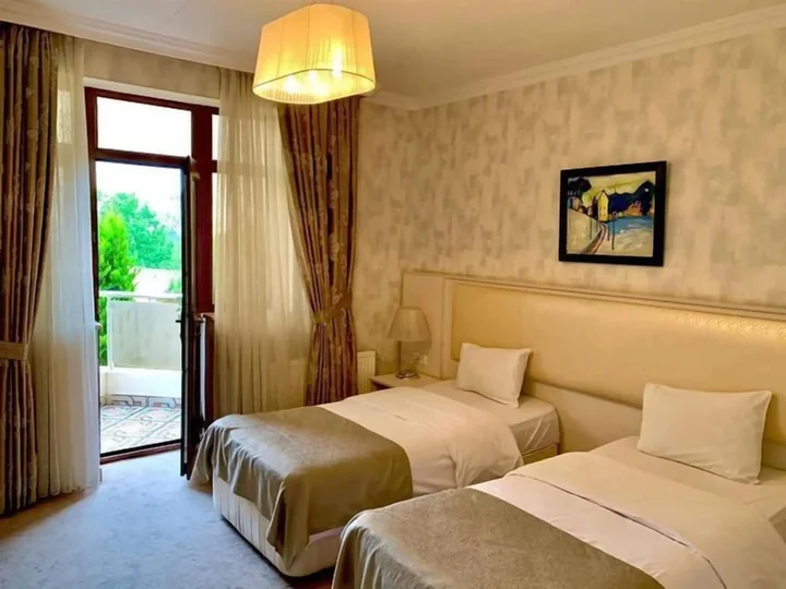 Вандам: Qebele Yeddı Gozel Hotel