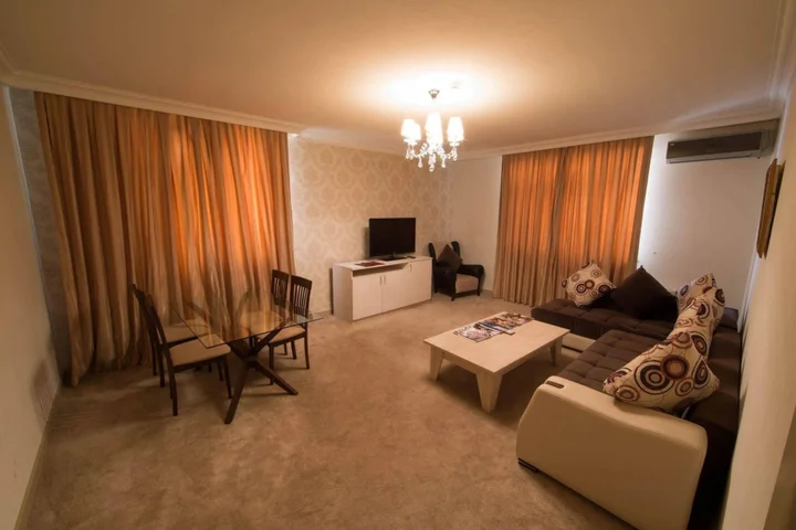 Вандам: Qebele Yeddı Gozel Hotel