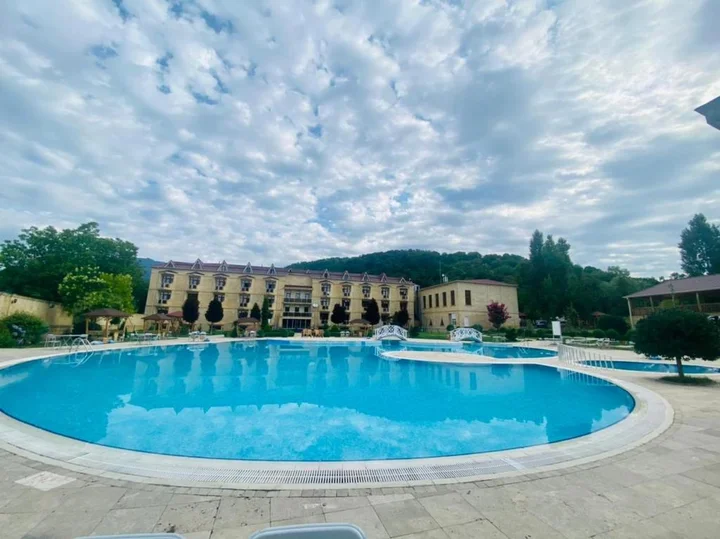 Вандам: Qebele Yeddı Gozel Hotel