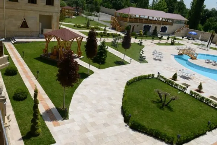 Вандам: Qebele Yeddı Gozel Hotel