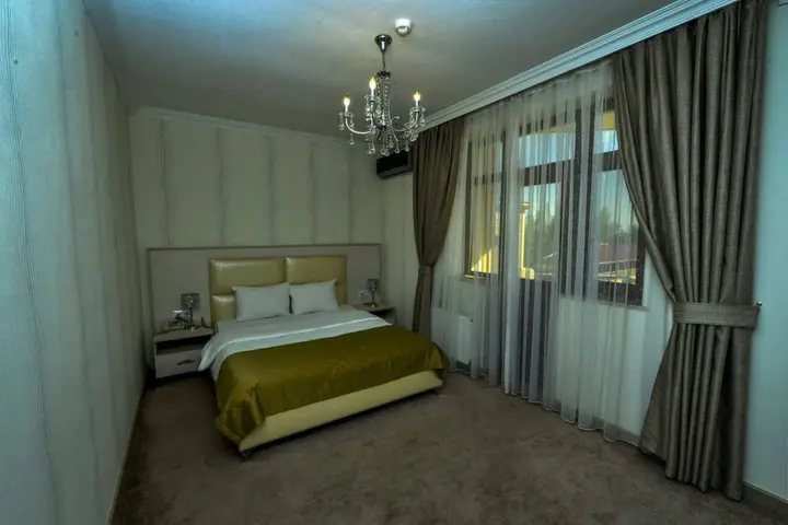 Вандам: Qebele Yeddı Gozel Hotel