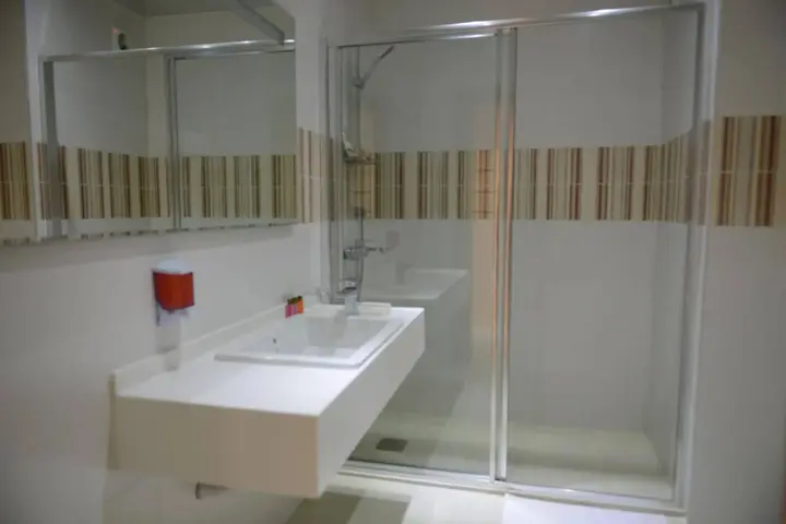 Вандам: Qebele Yeddı Gozel Hotel