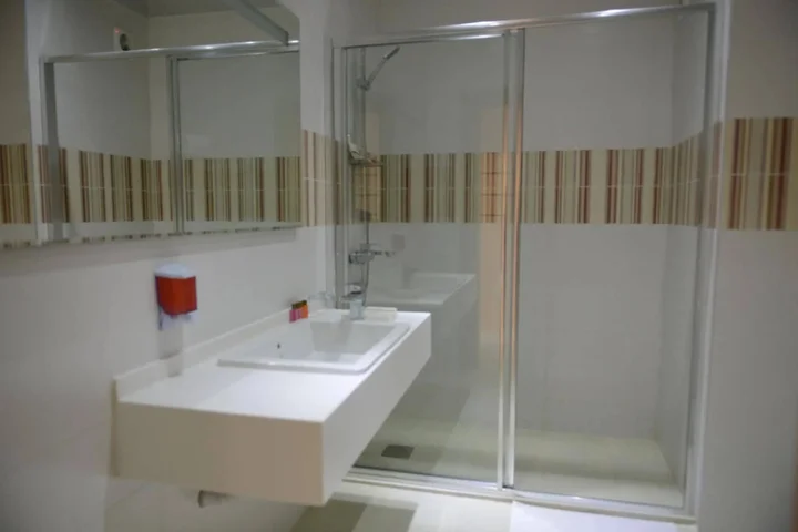 Вандам: Qebele Yeddı Gozel Hotel