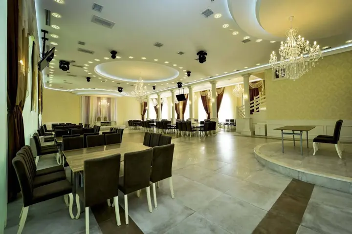 Вандам: Qebele Yeddı Gozel Hotel