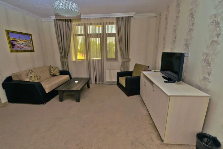 Вандам: Qebele Yeddı Gozel Hotel