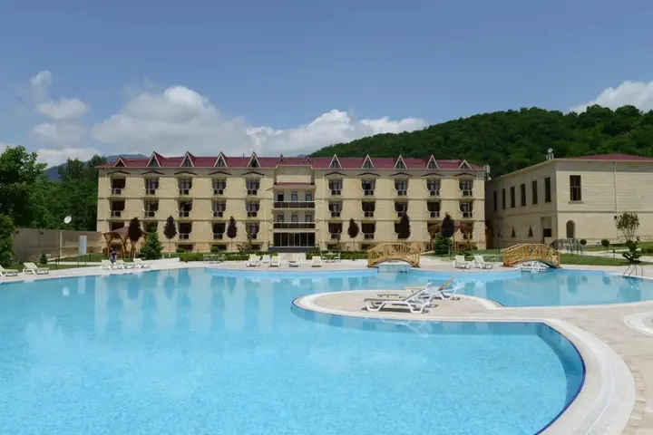 Вандам: Qebele Yeddı Gozel Hotel