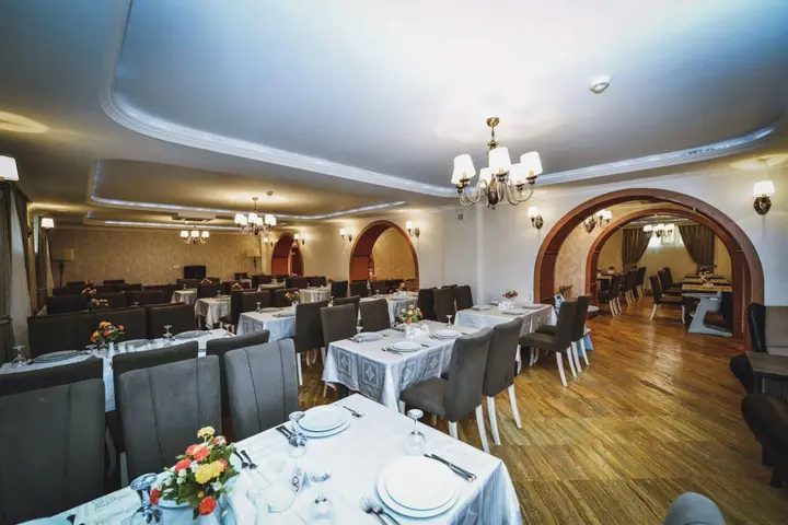 Вандам: Qebele Yeddı Gozel Hotel