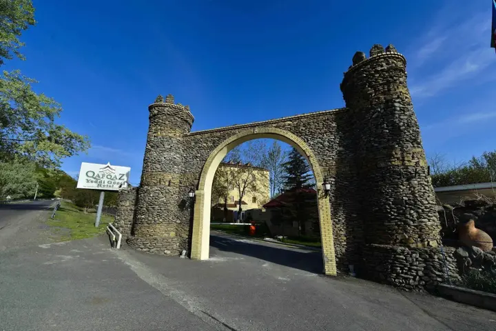 Вандам: Qebele Yeddı Gozel Hotel