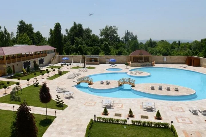 Вандам: Qebele Yeddı Gozel Hotel