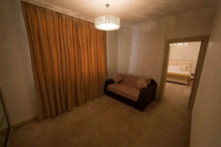 Вандам: Qebele Yeddı Gozel Hotel