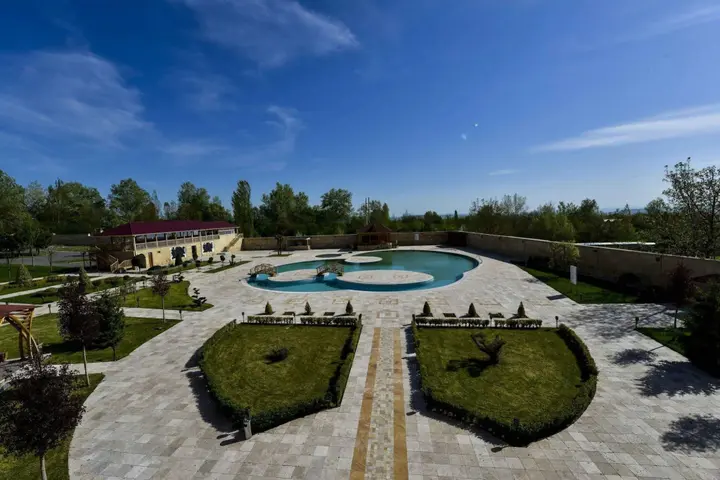 Вандам: Qebele Yeddı Gozel Hotel