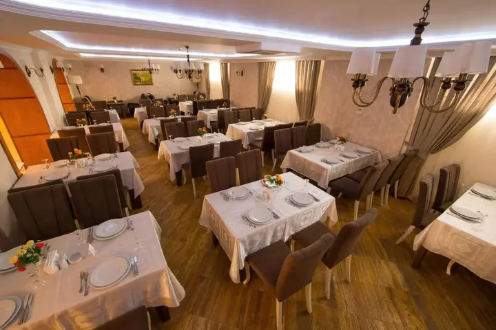 Вандам: Qebele Yeddı Gozel Hotel