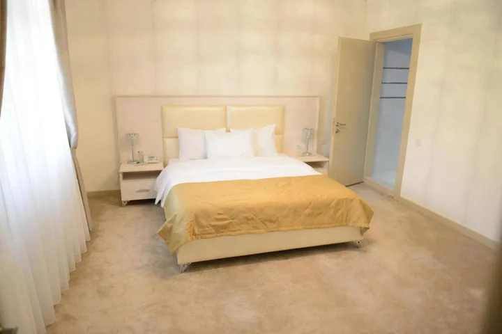 Вандам: Qebele Yeddı Gozel Hotel