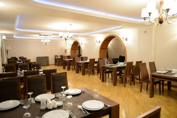 Вандам: Qebele Yeddı Gozel Hotel